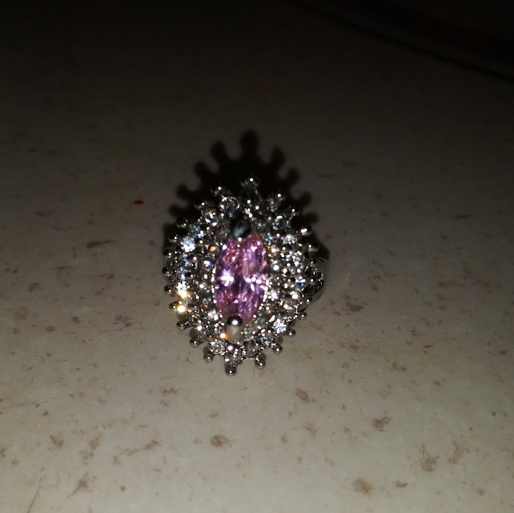 COPY - Gorgeous 18kt white gold plated size 8 ring